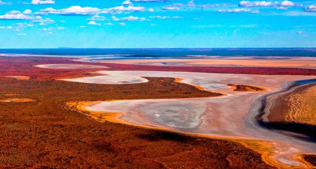 Австралийское озеро эйр – самое соленое и сухое озеро в мире!