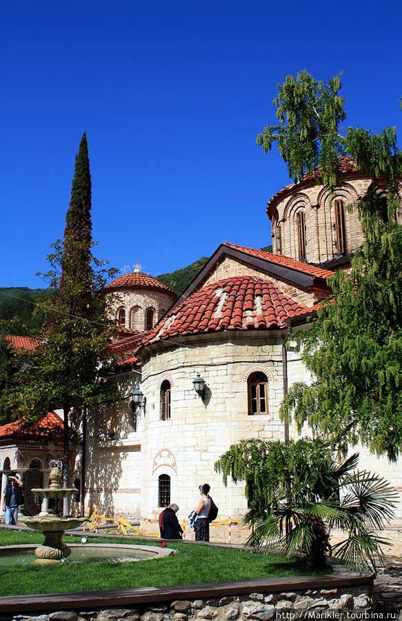 Топ-5 самых больших и посещаемых монастырей в болгарии