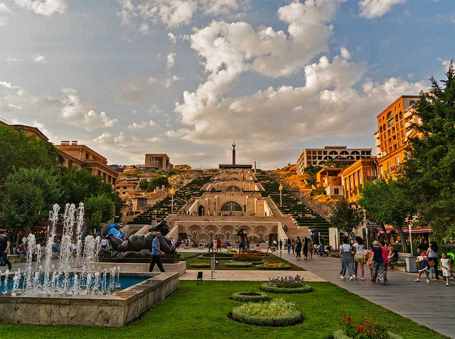 Фото Храма Звартноц в Армении Большая галерея качественных и красивых фотографий Храма Звартноц, которые Вы можете смотреть на нашем сайте