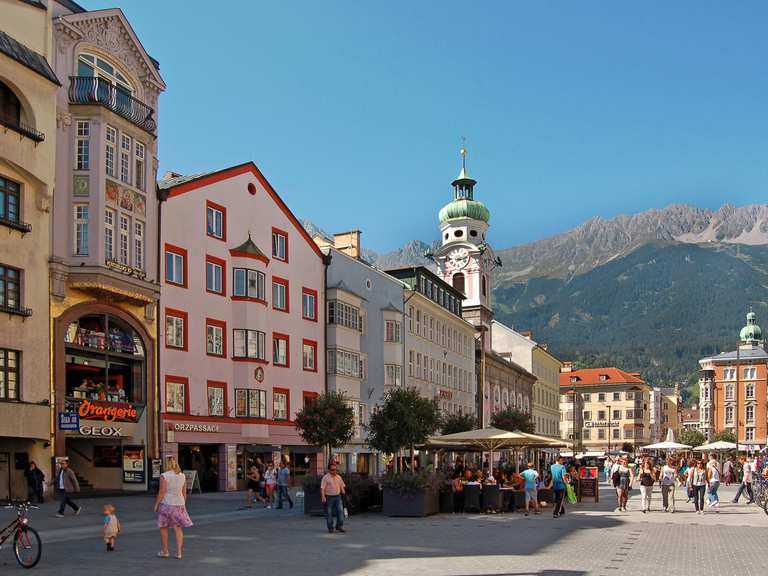 Фото города Инсбрук в Австрии Большая галерея качественных и красивых фотографий Инсбрука, на которых представлены достопримечательности города, его виды, улицы, дома, парки и музеи
