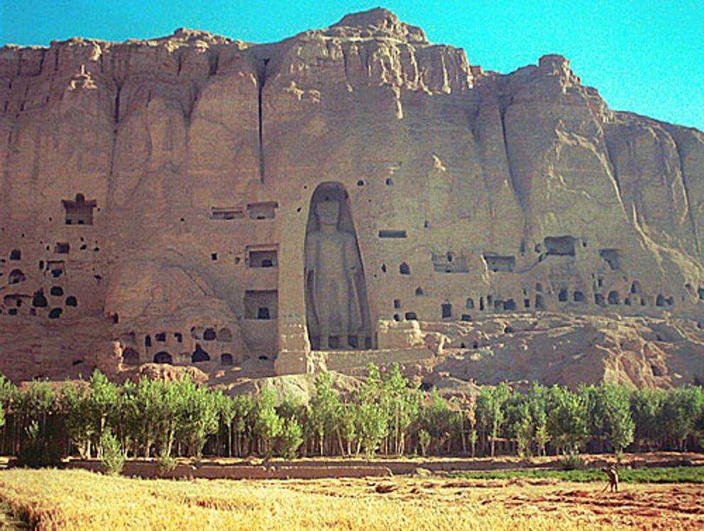 4698,удивительные бамианские статуи будды