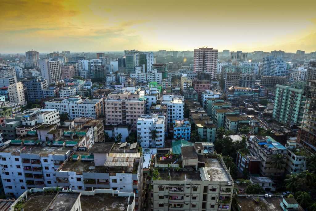 Дакка — столица и крупнейший город Бангладеша с богатой историей. Некогда это был процветающий город.