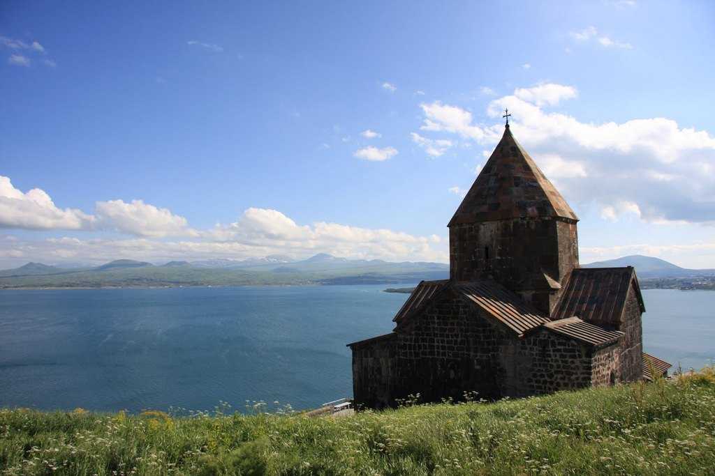 Озеро севан (армения)