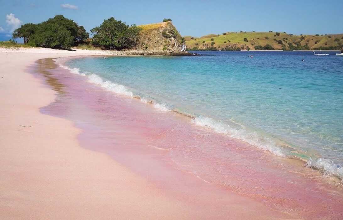 Как в мечтах: 9 пляжей нежного розового оттенка
