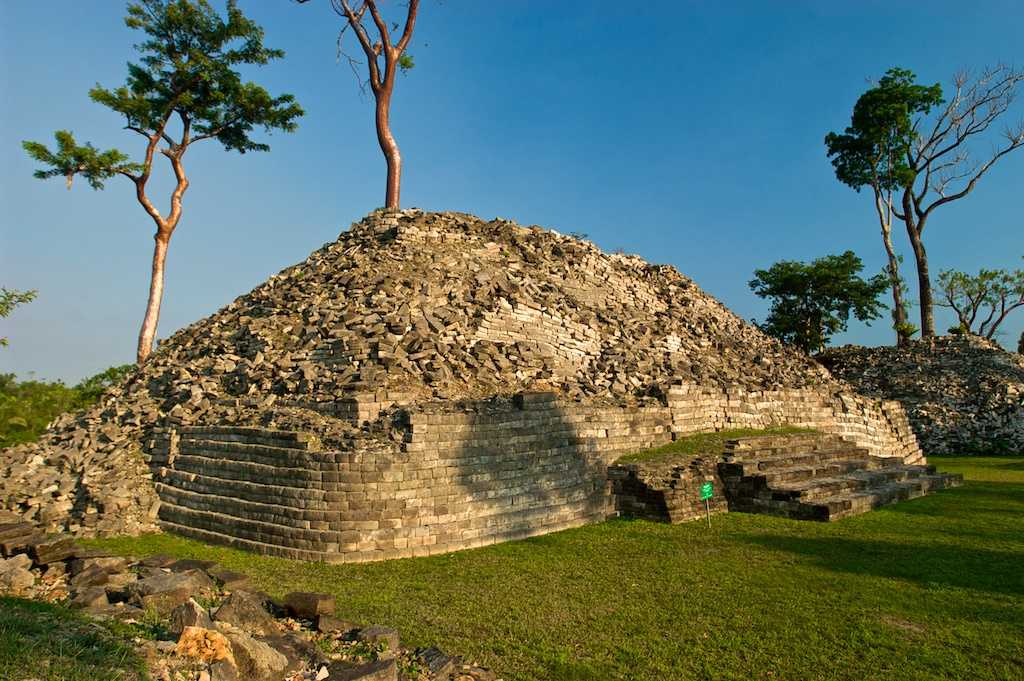 Лубаантун — археологический памятник, бывший город цивилизации майя на территории современного Белиза. Находится в округе Толедо, примерно в 30 км к северо-западу от окружного центра, города Пунта-Горда, и примерно в 3,5 км от деревни Сан-Педро-Колумбия.