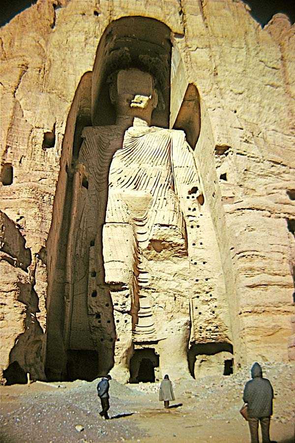 Бамианские статуи будды в городе bute šāmāma