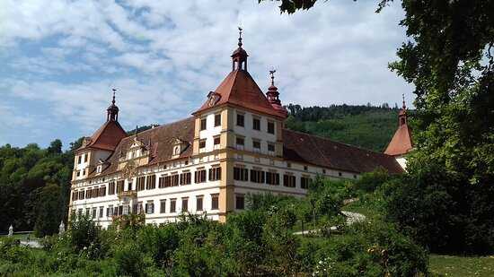 Замок эггенберг в городе грац (австрия)