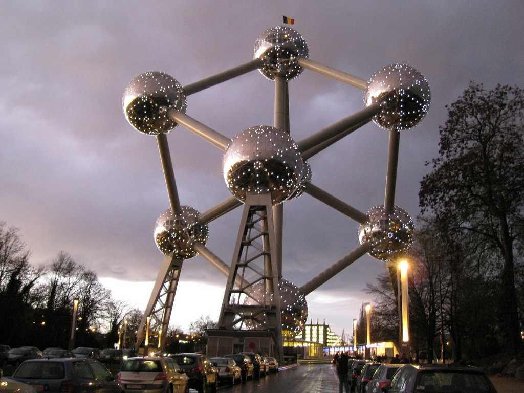 Фото Атомиума в Брюсселе, Бельгия. Большая галерея качественных и красивых фотографий Атомиума, которые Вы можете смотреть на нашем сайте...