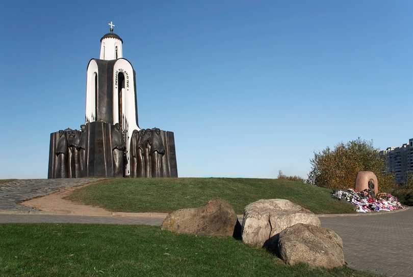 Остров слез, минск: мемориал плача на острове мужества и скорби