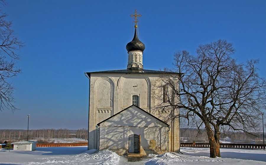 Борисоглебский монастырь: как он стал «домашним» для царей и какой удивительный святой жил здесь?