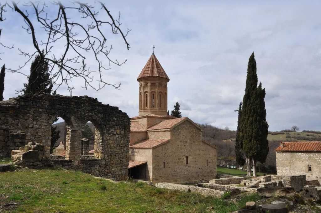 Монастырский комплекс алаверди, кахетия, грузия. храм и монастырь, где находится, фото, видео, как добраться на туристер.ру