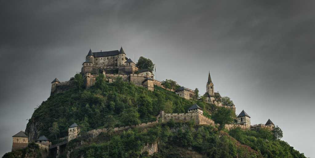 Описание австрийского замка хохостервиц. пешая прогулка до достопримечательности каринтии