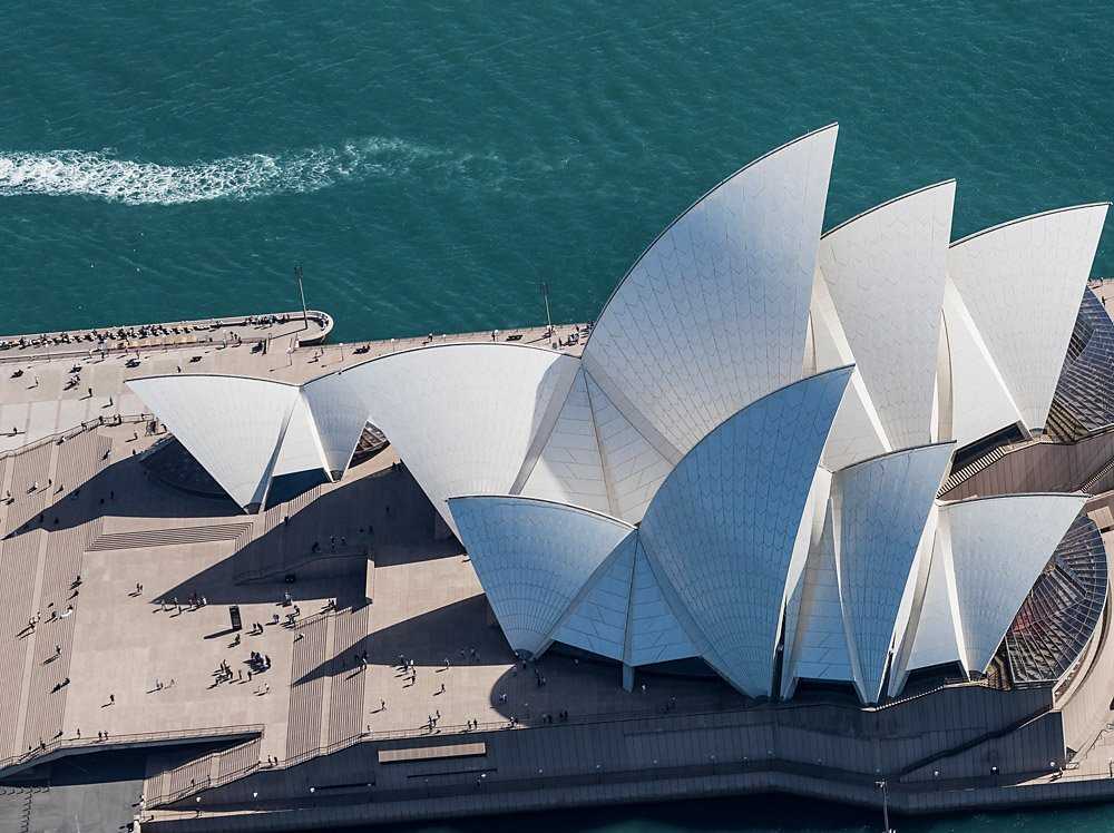Сиднейский оперный театр в австралии - корабль, плывущий по волнам искусства