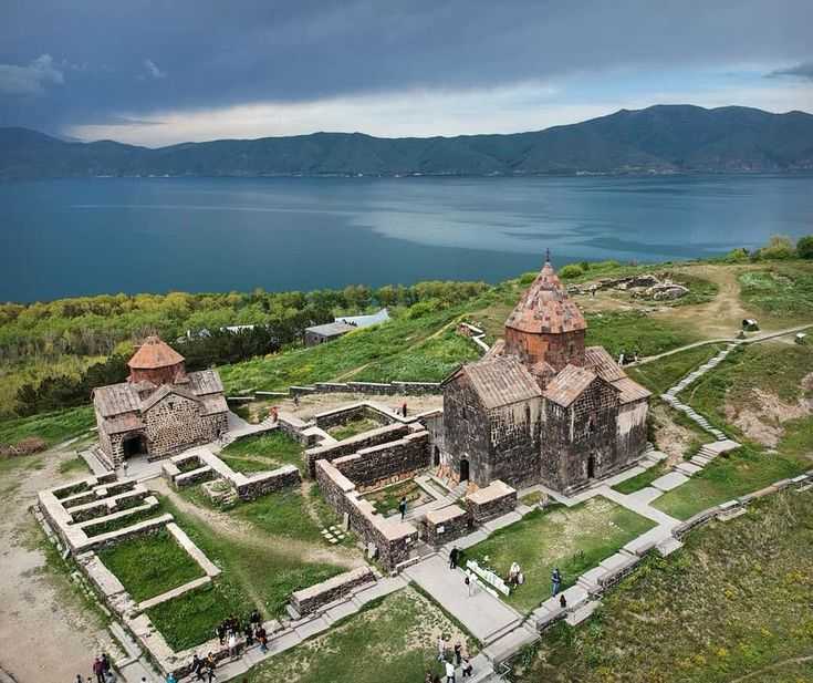 Фото Озера Севан в Армении Большая галерея качественных и красивых фотографий Озера Севан, которые Вы можете смотреть на нашем сайте