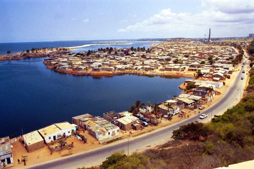 Фото города Уамбо в Анголе Большая галерея качественных и красивых фотографий Уамбо, на которых представлены достопримечательности города, его виды, улицы, дома, парки и музеи