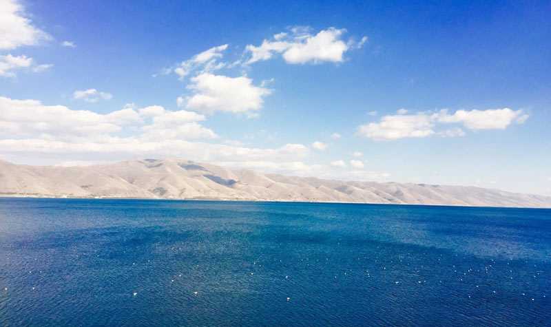 Отдых на озере севан ― армения, где можно купаться и загорать на пляже!