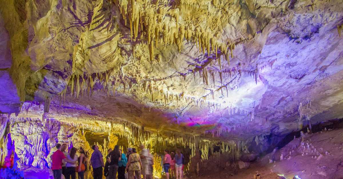 9 древних пещер с наскальными рисунками