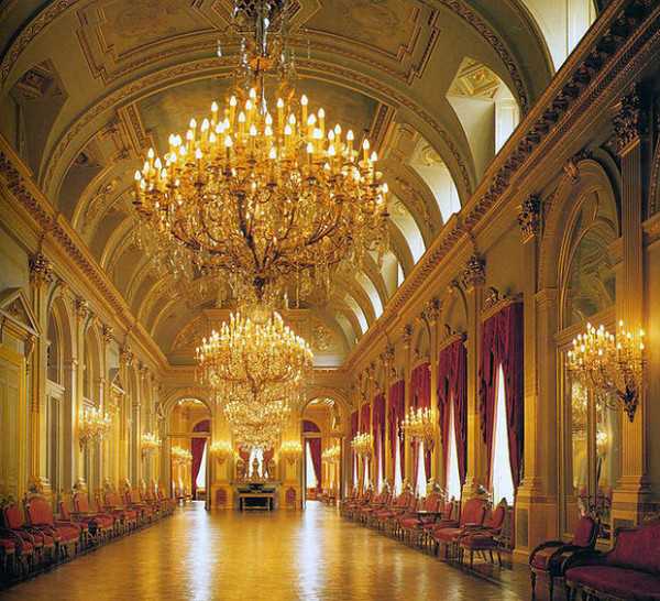 Королевский дворец: история, историческая ценность, экспозиция