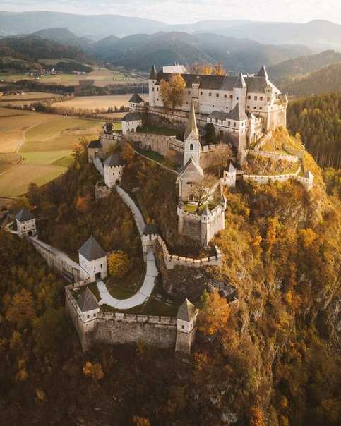 Замки австрии лихтенштейн, гохостервитц и хоэнверфен: уникальная история и архитектура