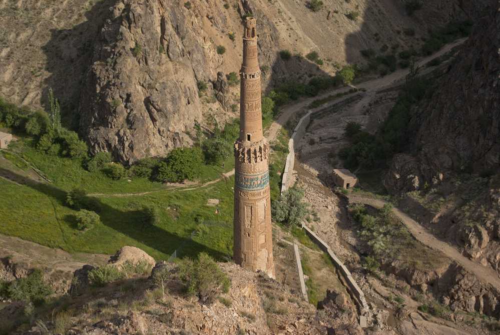Джамский минарет — уникальный хорошо сохранившийся минарет XII века, расположенный на северо-западе Афганистана  Его высота составляет более 60 метров Это второй по высоте исторический минарет из обожжённого кирпича в мире после Кутуб-Минара в Дели