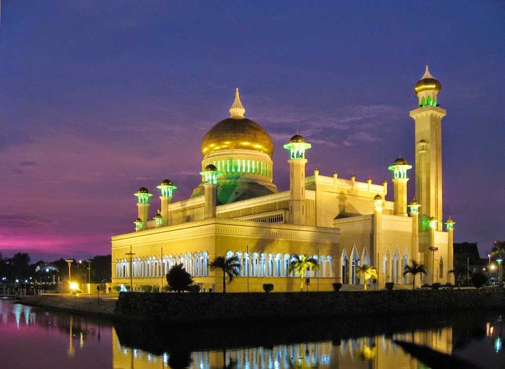 Мечеть хассанил болкиах бандар-сери-бегавана – самая красивая в брунее