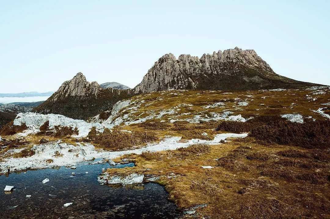 Гора Крейдл, Гора-колыбель, находится на севере Национального парка «Гора Крейдл и озеро Сент-Клер» Территория парка огромна Парк славится горами причудливых очертаний, сформированных ледниками