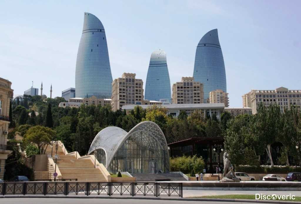 Фото Девичьей Башни в Баку, Азербайджан Большая галерея качественных и красивых фотографий Девичьей Башни, которые Вы можете смотреть на нашем сайте