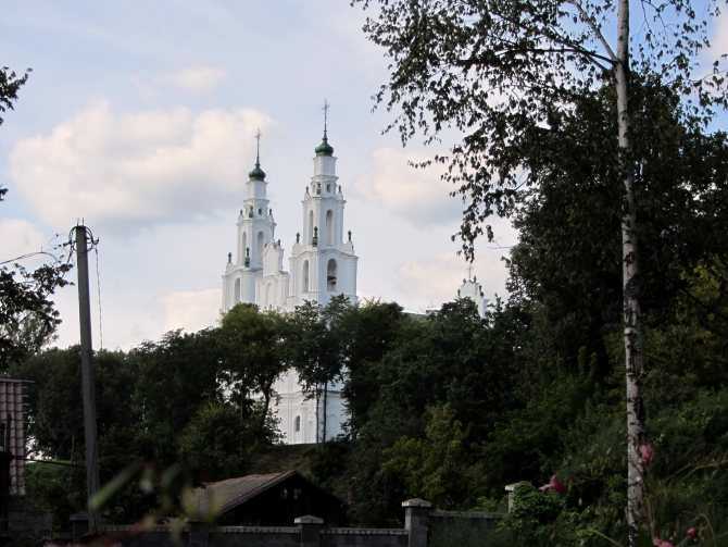 Полоцк – живописный белорусский город, расположенный на реке Полота. Внимания туристов здесь заслуживают многочисленные храмы, музеи и природные достопримечательности.