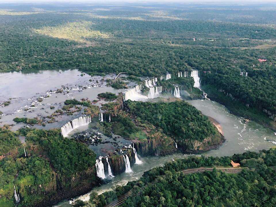 Узнай где находится Водопад Игуасу на карте Бразилии (С описанием и фотографиями). Водопад Игуасу со спутника