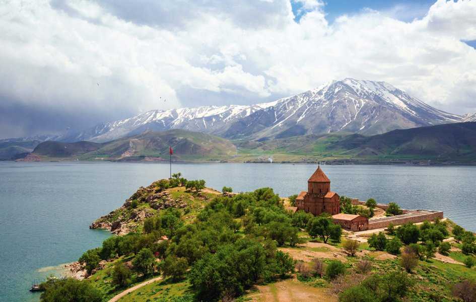 Озеро севан и монастырь севанаванк: посетим самое красивое место в армении