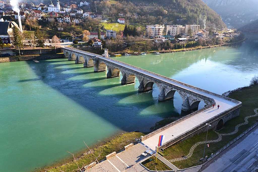 Узнай где находится Вишеградский мост на карте Боснии и Герцеговины (С описанием и фотографиями). Вишеградский мост со спутника