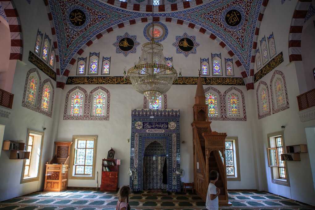 Джума-джами — красивая ханская мечеть в евпатории