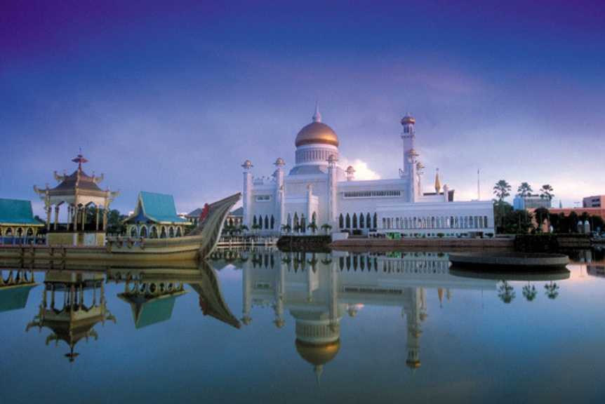 Фото города Бандар-Сери-Бегаван в Брунее. Большая галерея качественных и красивых фотографий Бандар-Сери-Бегавана, на которых представлены достопримечательности города, его виды, улицы, дома, парки и музеи.