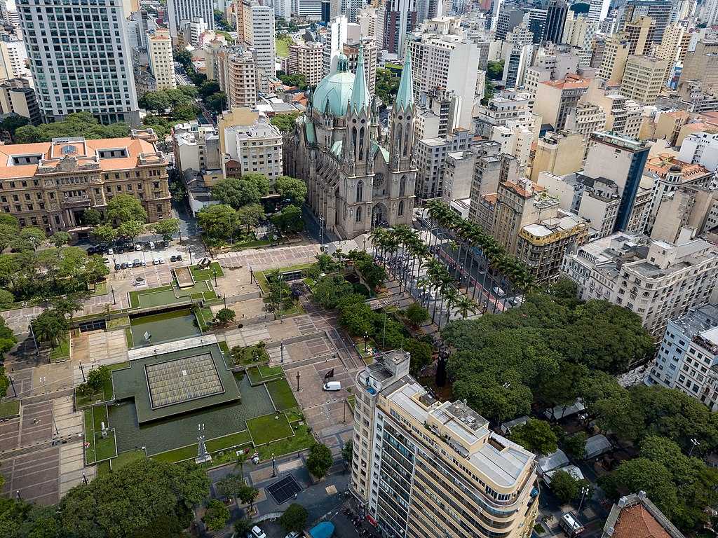 Фото города Сан-Паулу в Бразилии. Большая галерея качественных и красивых фотографий Сан-Паулу, на которых представлены достопримечательности города, его виды, улицы, дома, парки и музеи.
