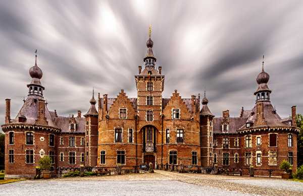 Замки и крепости Бельгии: Замок Белёй...
