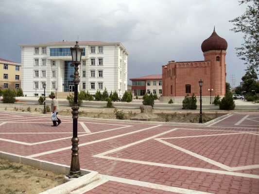 Фото города Нахичевань в Азербайджане Большая галерея качественных и красивых фотографий Нахичеваня, на которых представлены достопримечательности города, его виды, улицы, дома, парки и музеи