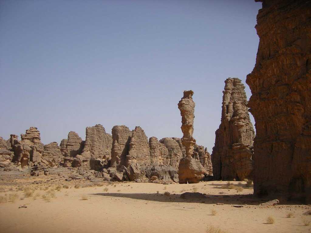 Тассилин-Аджер — необычный национальный парк, расположенный в юго-восточной части Алжира на одноименном плато С 1972 года он находится в списке объектов Всемирного наследия ЮНЕСКО