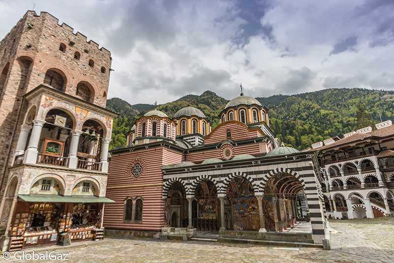 Топ-5 самых больших и посещаемых монастырей в болгарии