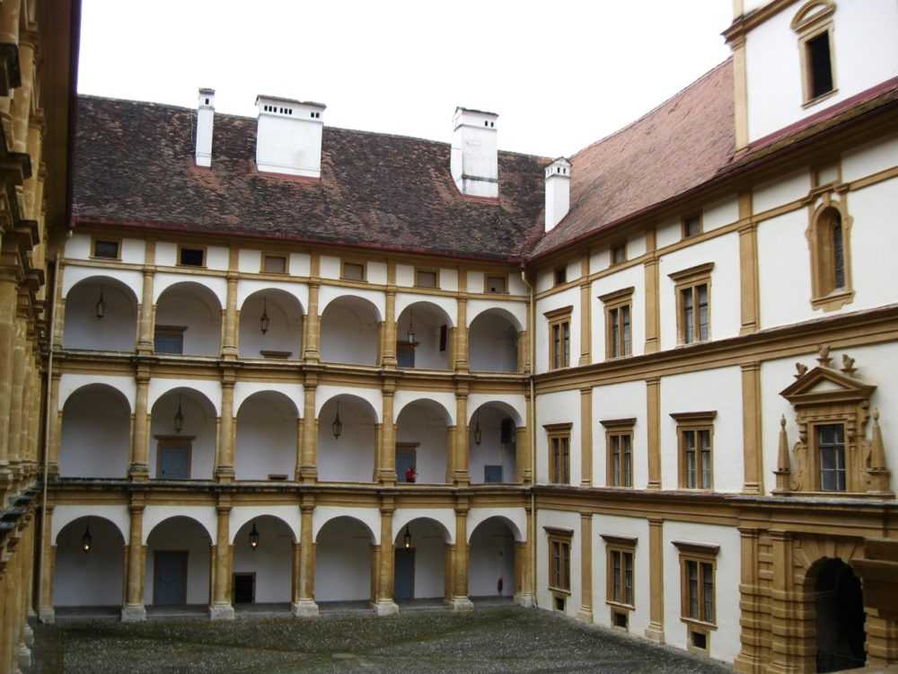 Крепость и замок шлоссберг schlossberg в граце (наследие юнеско)