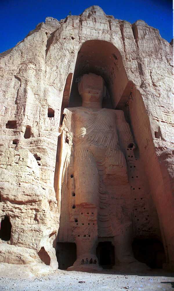 Бамианские статуи будды в городе bute šāmāma