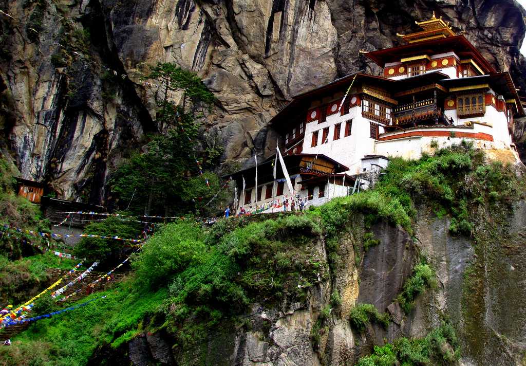 Бутан - паро - тхимпху - гнездо тигра - будда - джакар