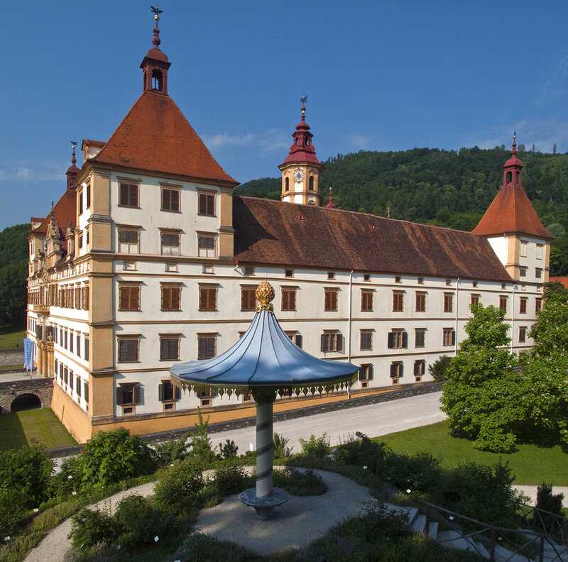 Замок эггенберг в городе грац (австрия)