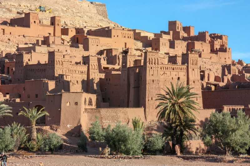 Касба — крепость в старой части города Алжир Касба полна тёмных переулков и тупиков, где за крепостными стенами можно увидеть османские дворцы, мечети и старые дома Это самобытный “город в городе”, самое сердце Алжира