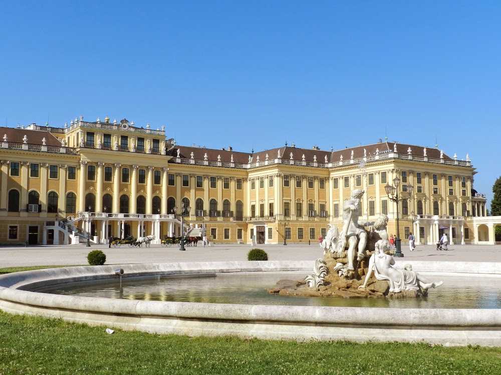 Дворец шёнбрунн, вена (австрия): история, фото, как добраться, адрес
на карте и время работы в 2021 - 2022