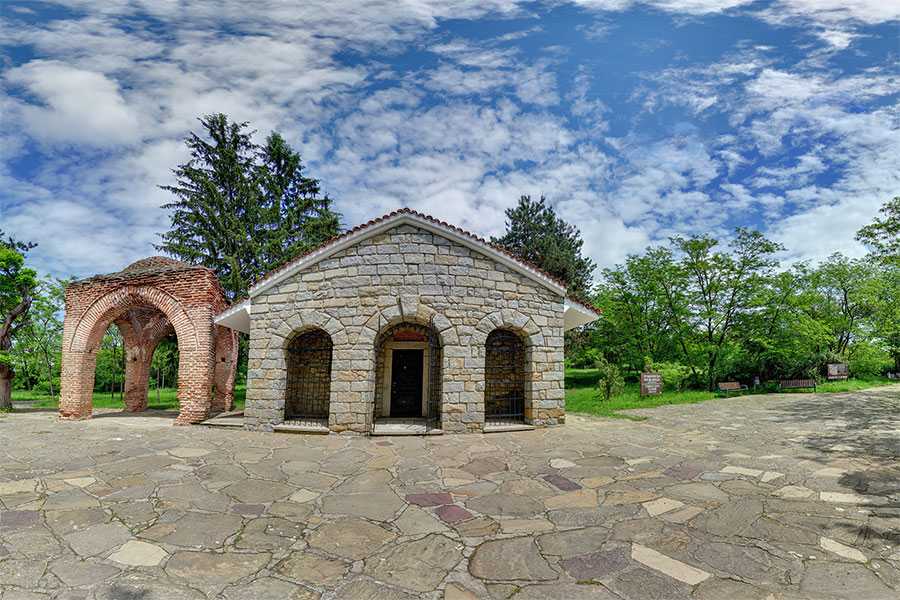 Достопримечательности болгарии |  фракийская гробница