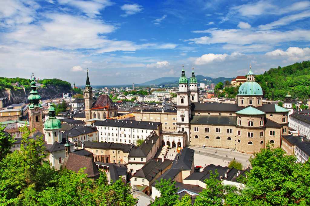 Фото города Мельк в Австрии Большая галерея качественных и красивых фотографий Мелька, на которых представлены достопримечательности города, его виды, улицы, дома, парки и музеи