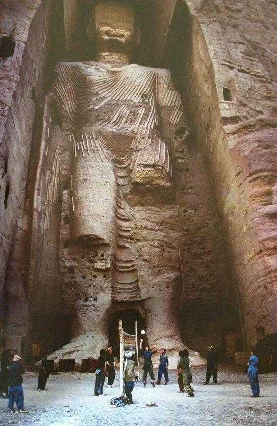 4698,удивительные бамианские статуи будды