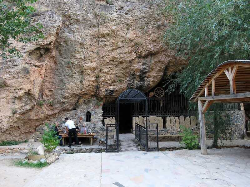 Wikizero - арени (пещера)