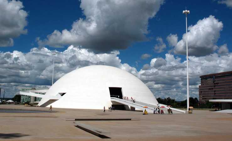 Музеи Бразилии: Музей современного искусства в Нитерое...