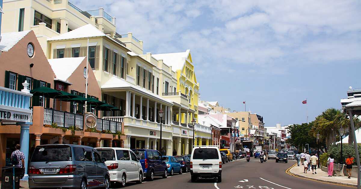 Гамильтон является столицей Бермудских островов и популярным туристическим центром.